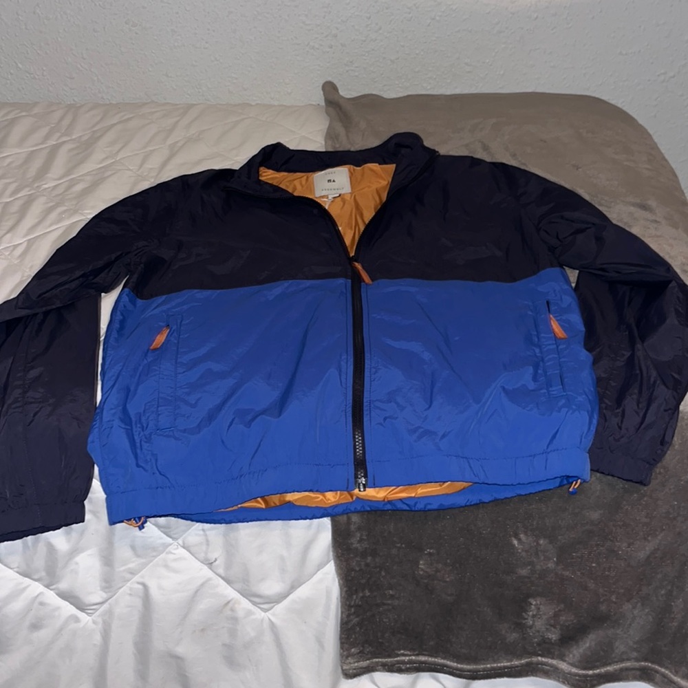 Blue wind breaker